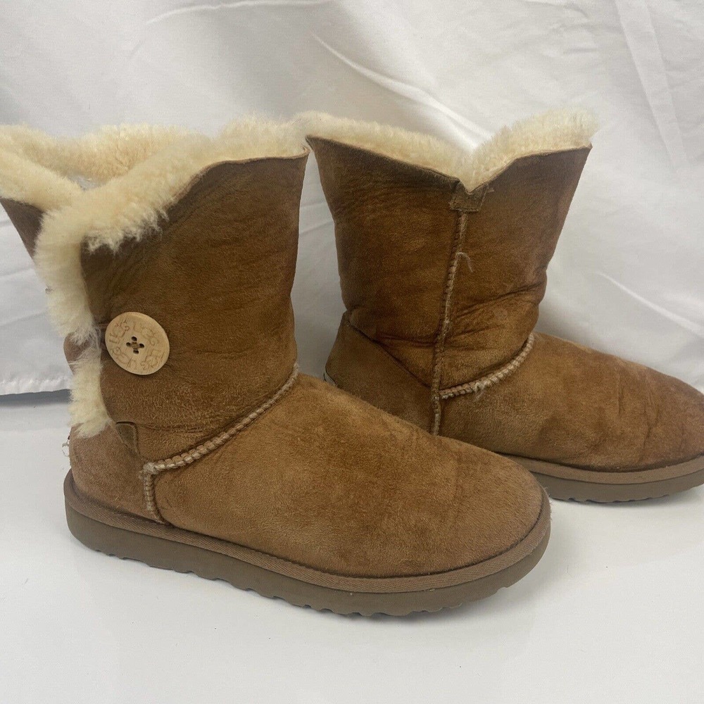 UGG Bailey Button Short Boots Camel Chestnut Womens Size 8 Australia Fur Lined